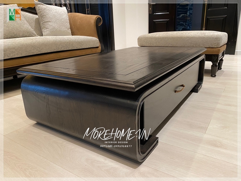 Sofa văng dài không tựa bọc nệm có màu nâu phong cách Indochine đem đến sự thoải mái và tiện nghi thẩm mỹ.