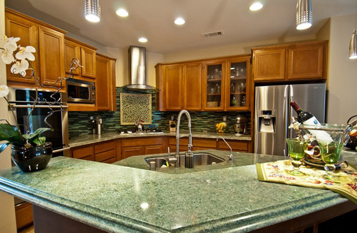 Thiết kế nội thất phòng bếp sang trọng với đá ốp mặt bếp đẹp Thiết kế nội thất phòng bếp sang trọng với đá ốp mặt bếp đẹp